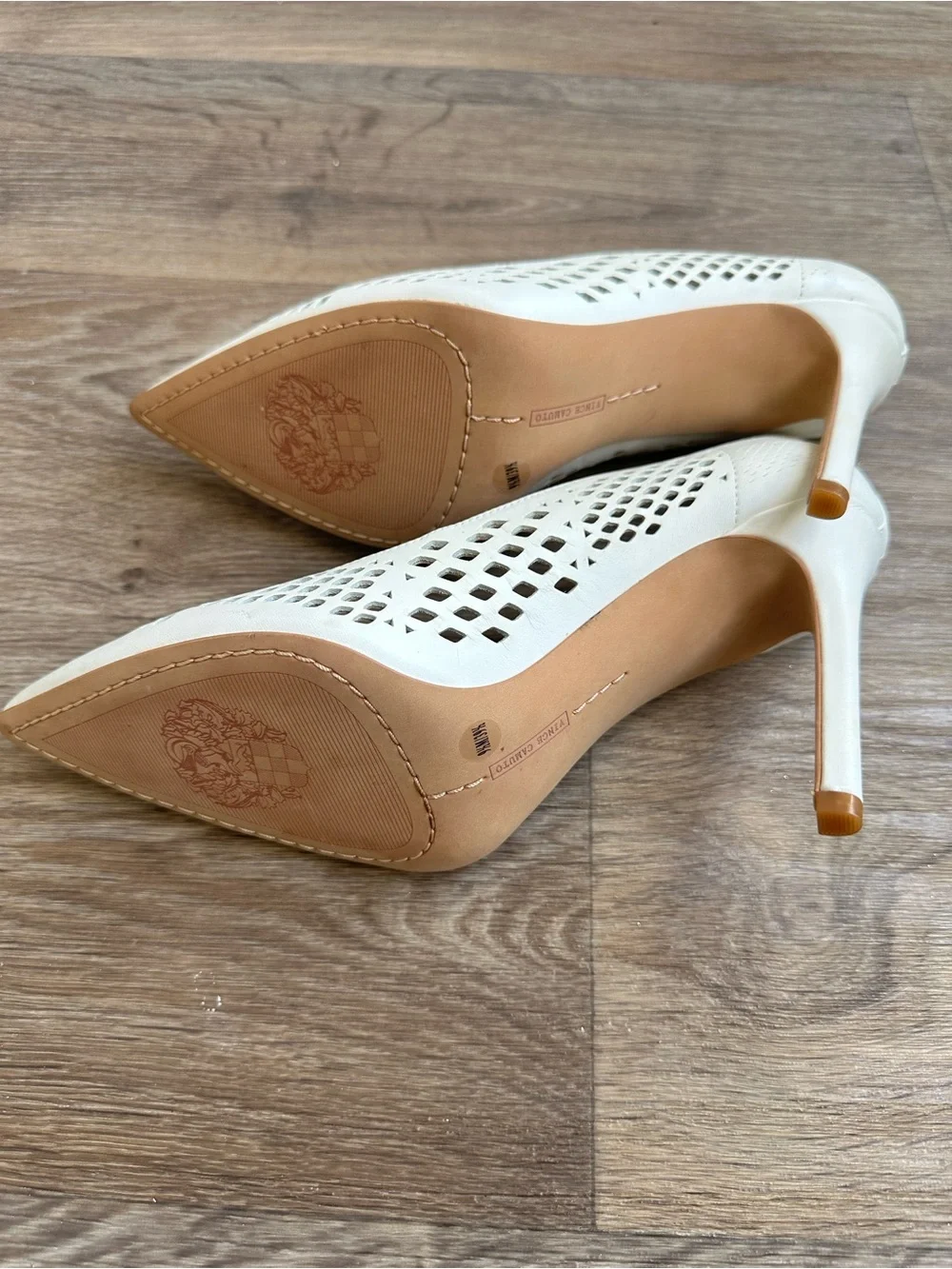 Vince Camuto Nico Perforated Pointed Toe Heels Picket Fence Ivory White Size 9.5
